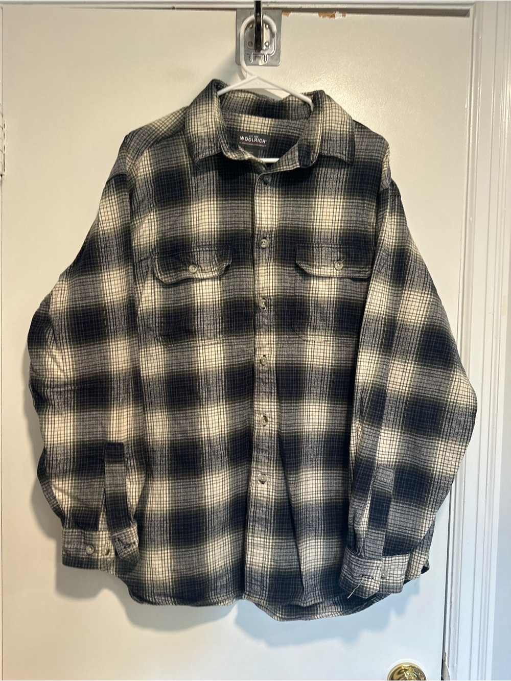 Woolrich black & white Sz: XL tartan plaid heavyweight Button Up Winter flannel.